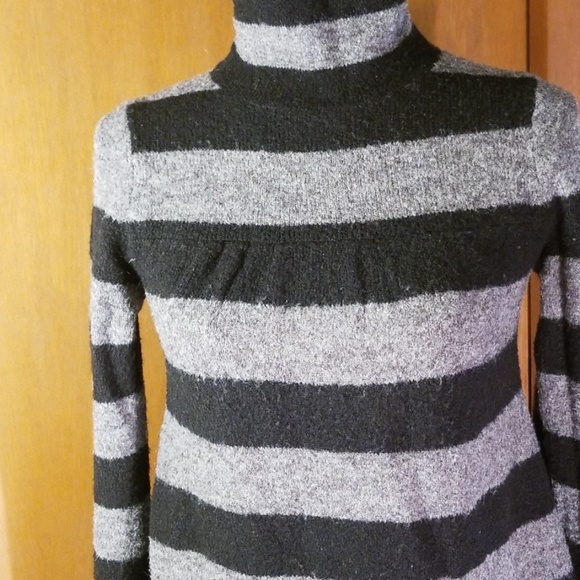 Most Gray and Black Sweater 💌 - Picture 4 of 7